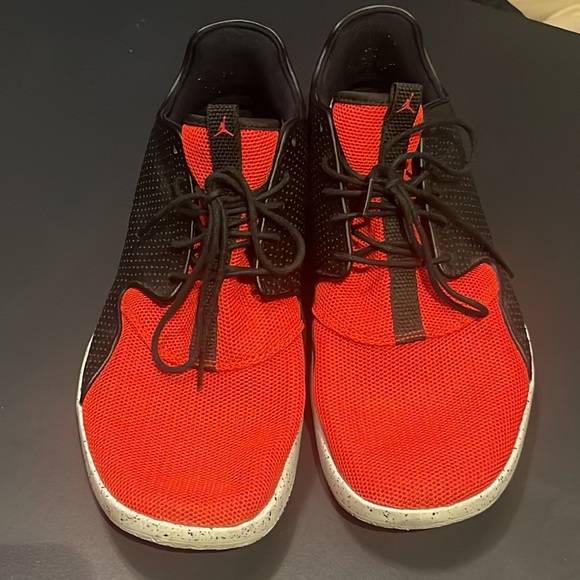 Air Jordan Eclipse in Univers Red / Black - Picture 2 of 7